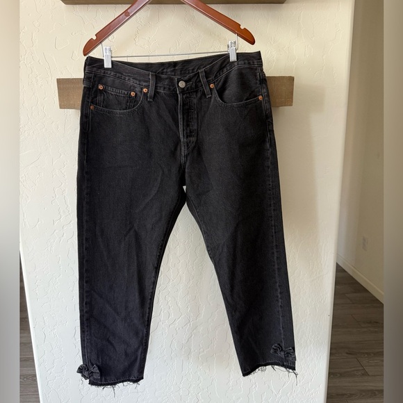 Levi’s|Black gray wash women’s straight leg jeans,raw hem & bow details•••NWT - Picture 1 of 15
